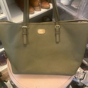 Green Micheal Kors tote
